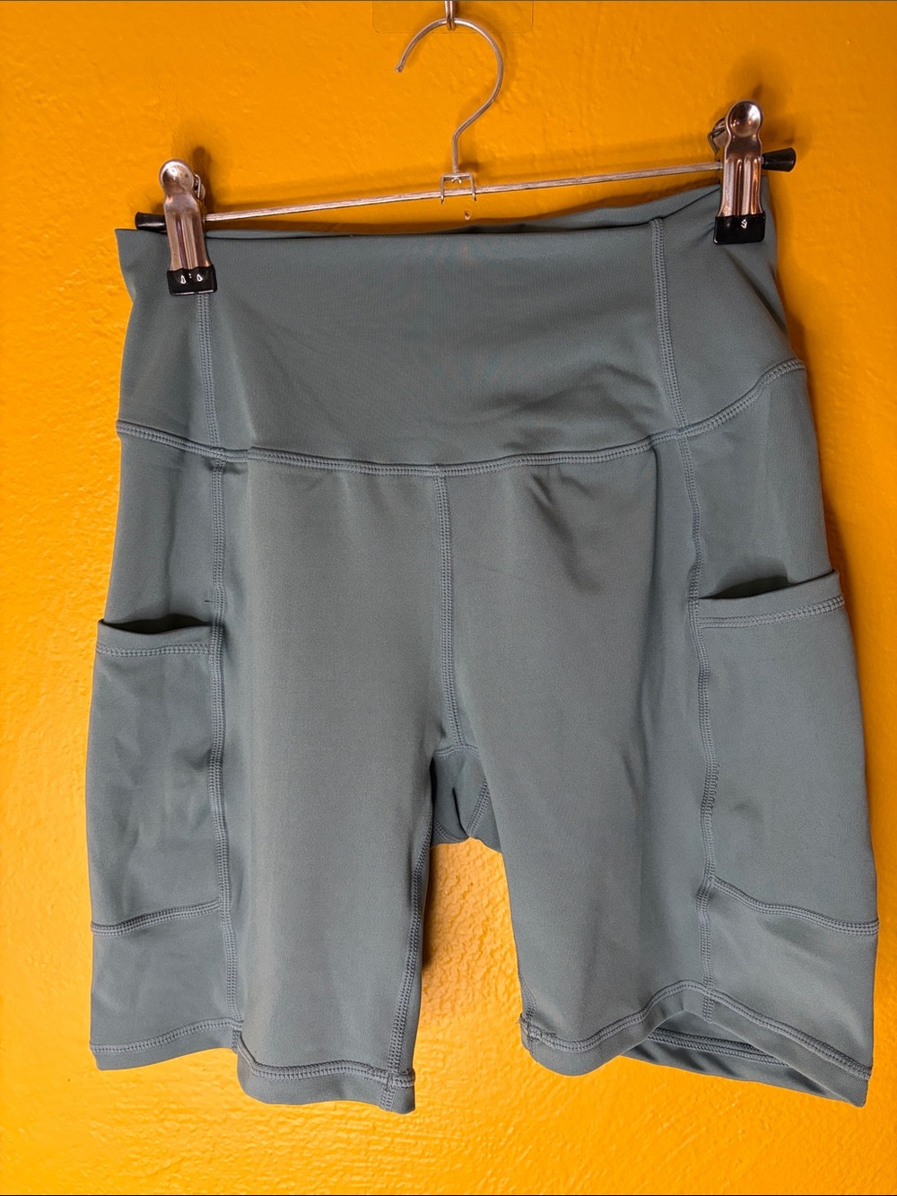 HALARA High-Rise Pocket Bike Shorts in Sage NWOT Small Pockets Quick Dry